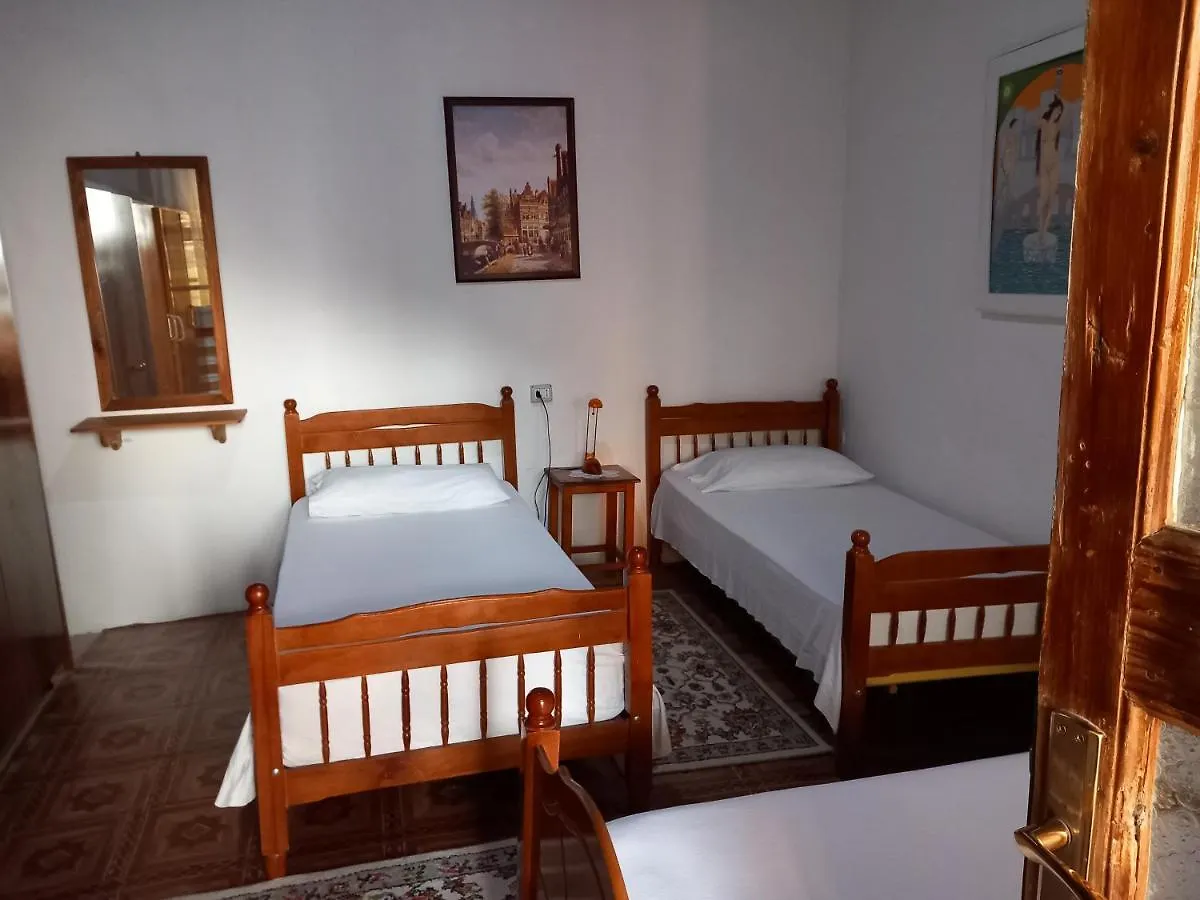 Guesthouse & hostel Lorenc Berat