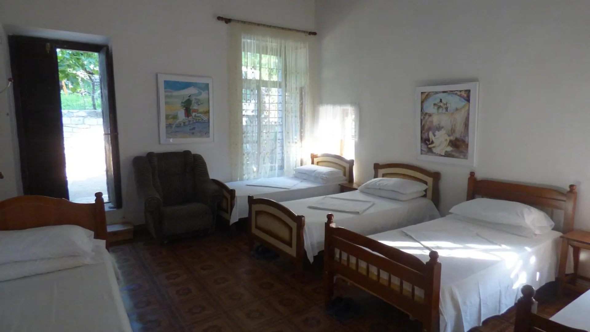 Guesthouse & hostel Lorenc Berat