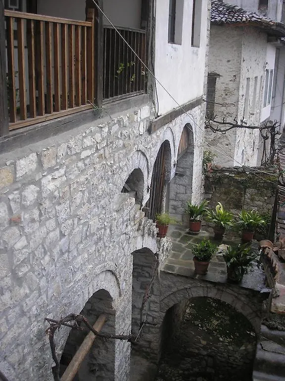 Guesthouse & hostel Lorenc Berat