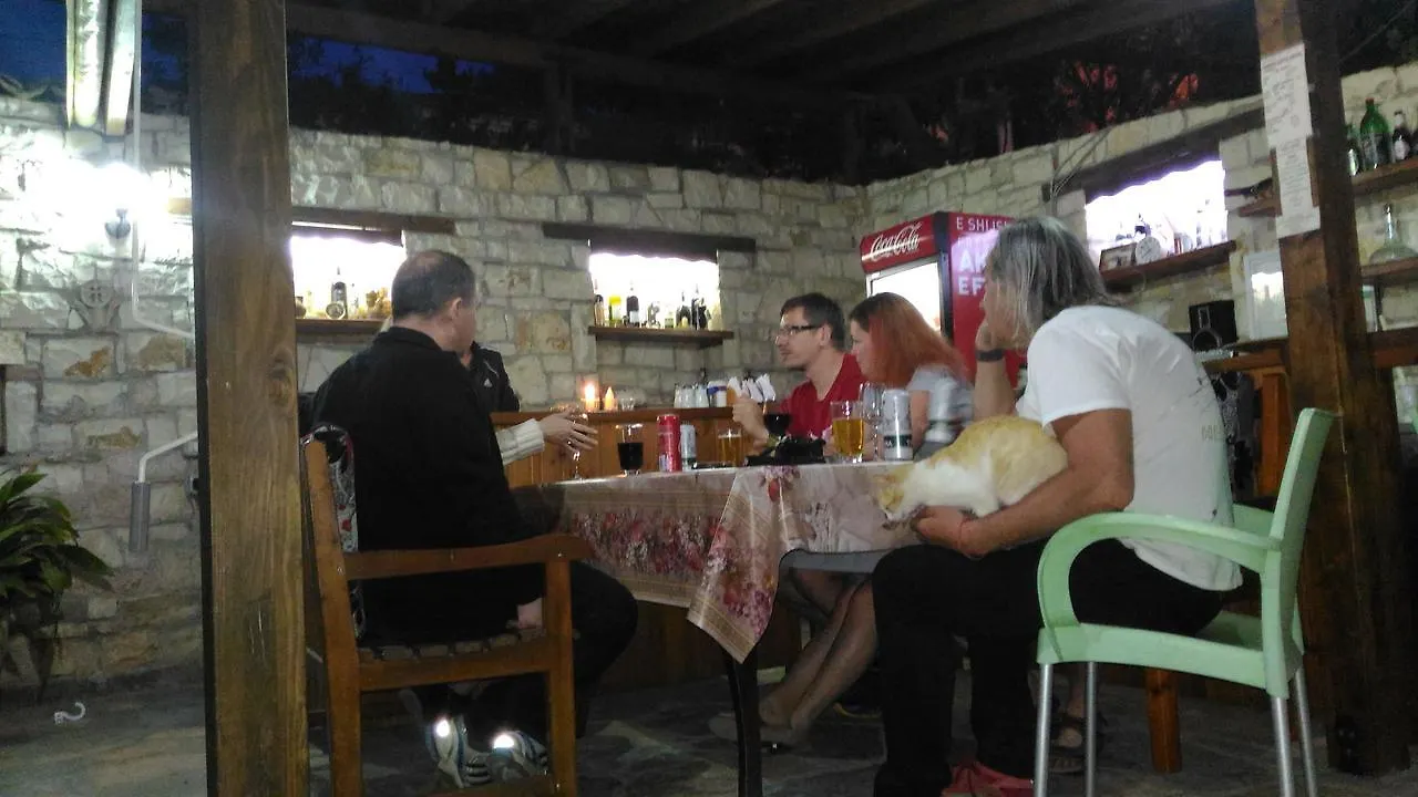 בראט Guesthouse & Hostel Lorenc