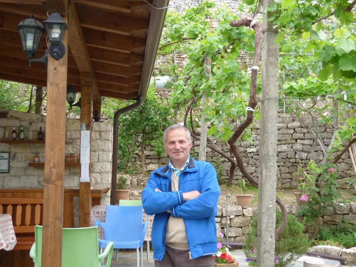 Guesthouse & hostel Lorenc Berat 2*,  Albania