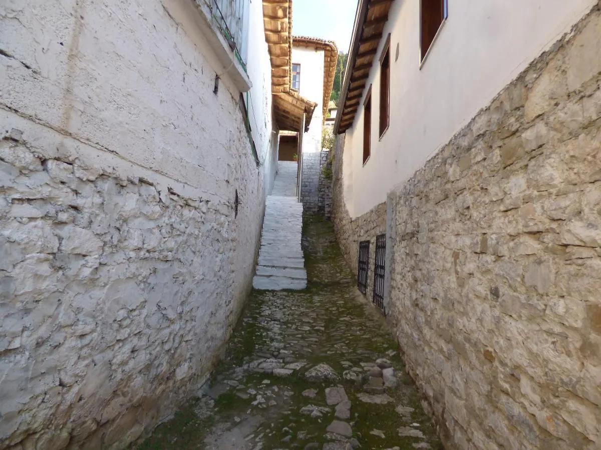 Guesthouse & hostel Lorenc Berat